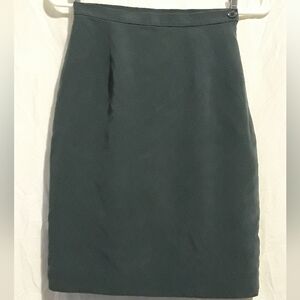 Jones New York green skirt 100% silk size 2 petite